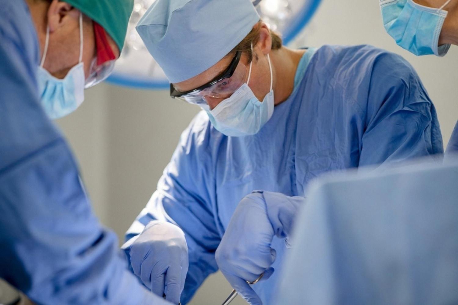 Surgeons performing a laparoscopic hernia repair in a modern UAE operating theatre
